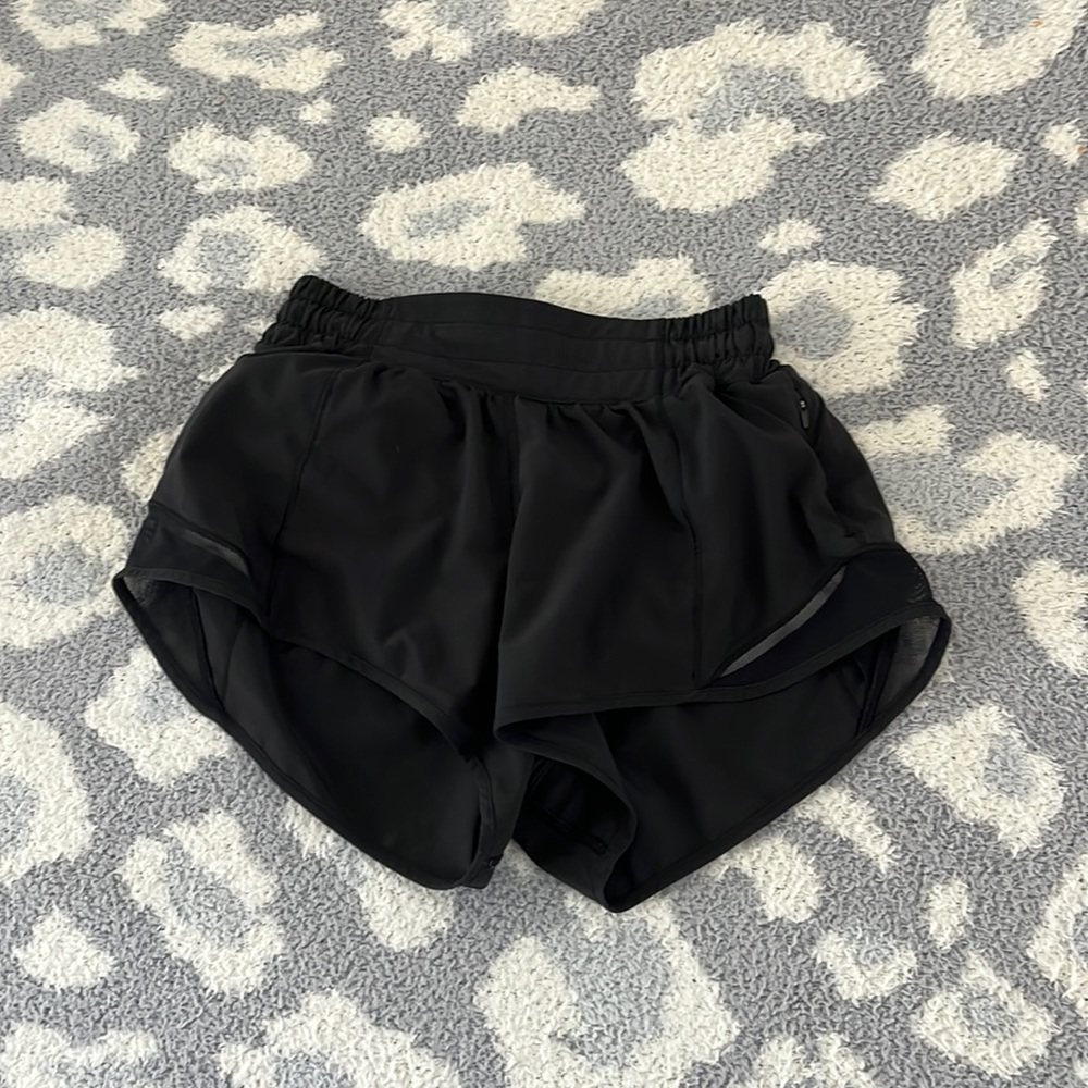 Lululemon black Hotty-hot Low-Rise Lined Shorts 2.5”
